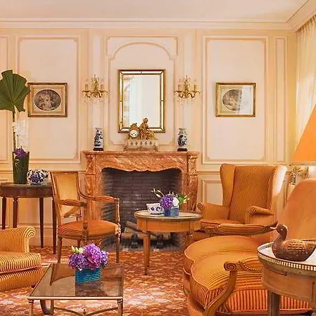 Mayflower Hotel 3*