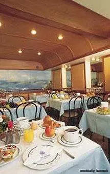 Mayflower 3* باريس