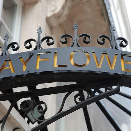 Mayflower 3* باريس